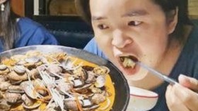揭秘小🐔🐔伸进🈲18网站最新版下载：内容丰富、安全可靠